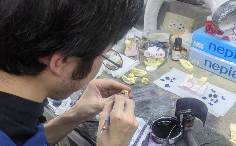 歯科技工士紹介02